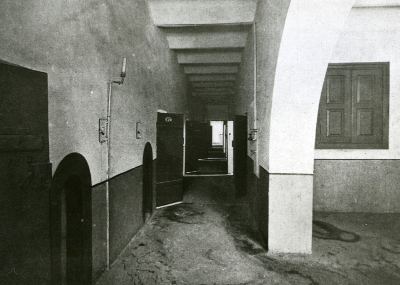 Korytarz więzienny w X Pawilonie (foto z 1916 r.)
