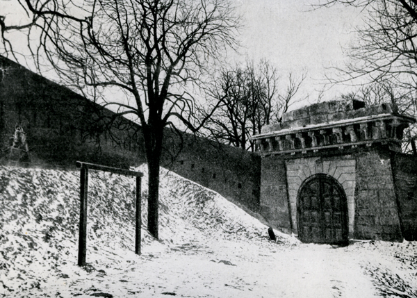 Miejsce straceń na stokach Cytadeli nad Wisłą (foto z 1916 r.)