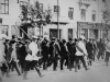 Konwój aresztowanych na ulicach Warszawy w 1906 r.