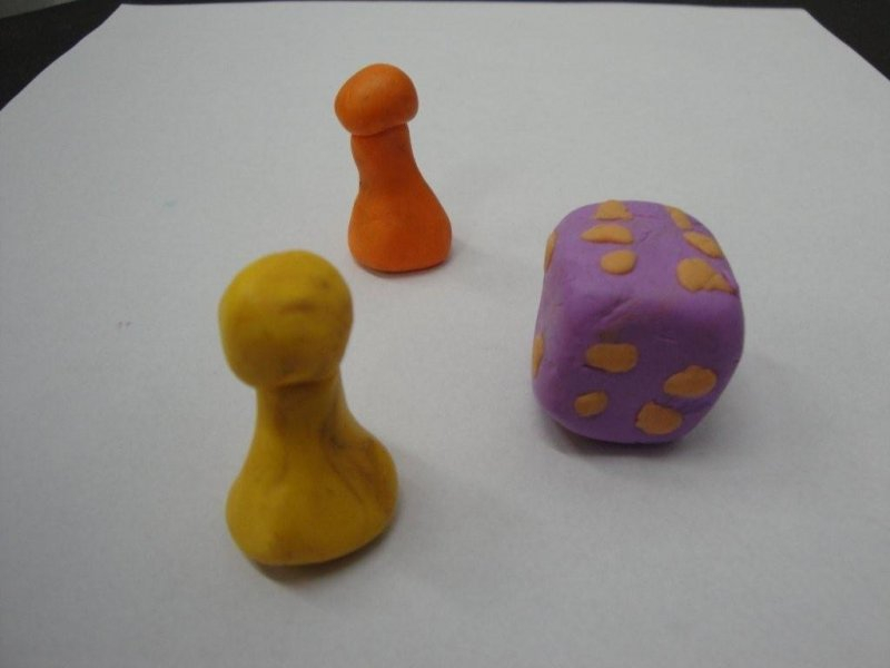 5-figurki-szachowe-oraz-kostka-do-gry-autorka-emilka-aranin