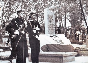 Pomnik na cmentarzu w Murmańsku